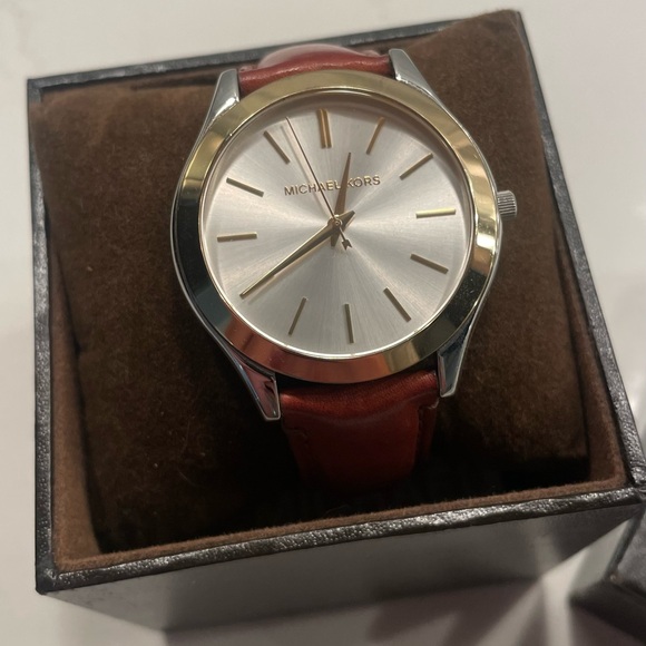 Michael Kors MK2259 slim runway watch - Picture 3 of 9